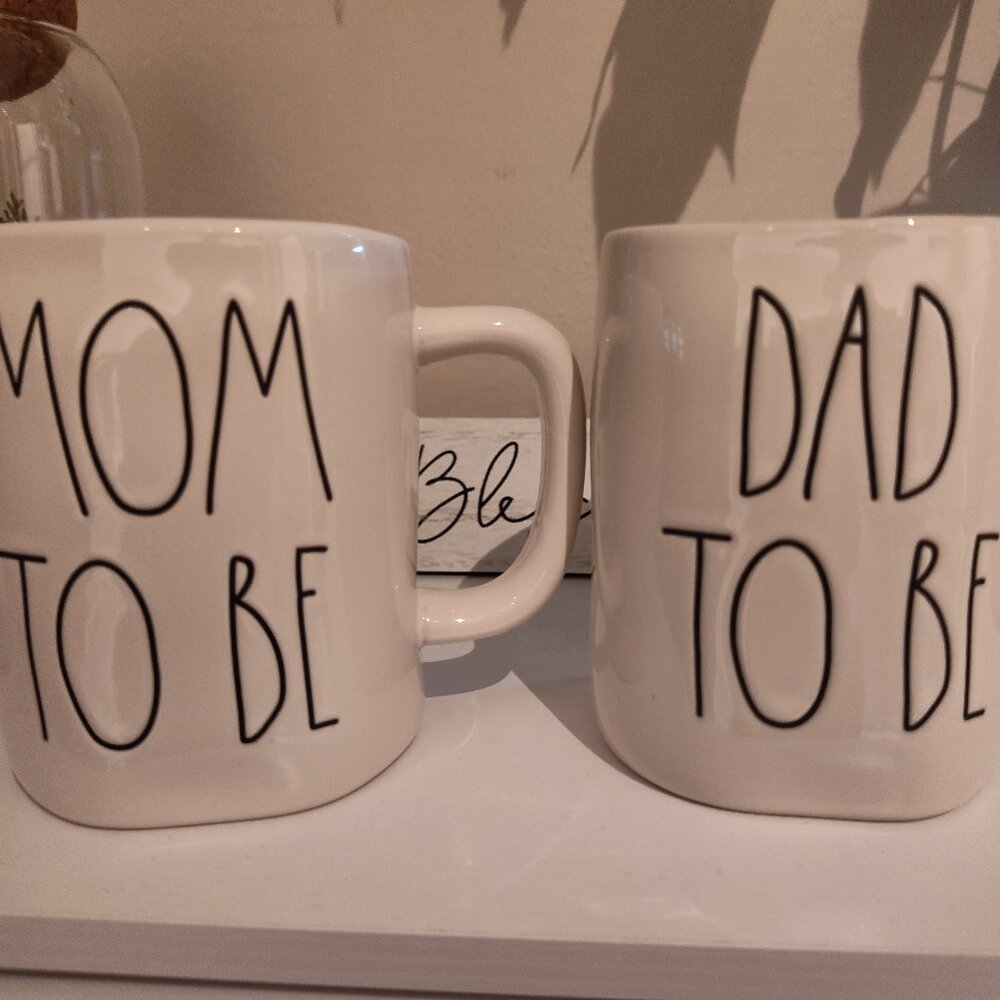 2 pc Set Rae Dunn "mom & dad to be" mugs